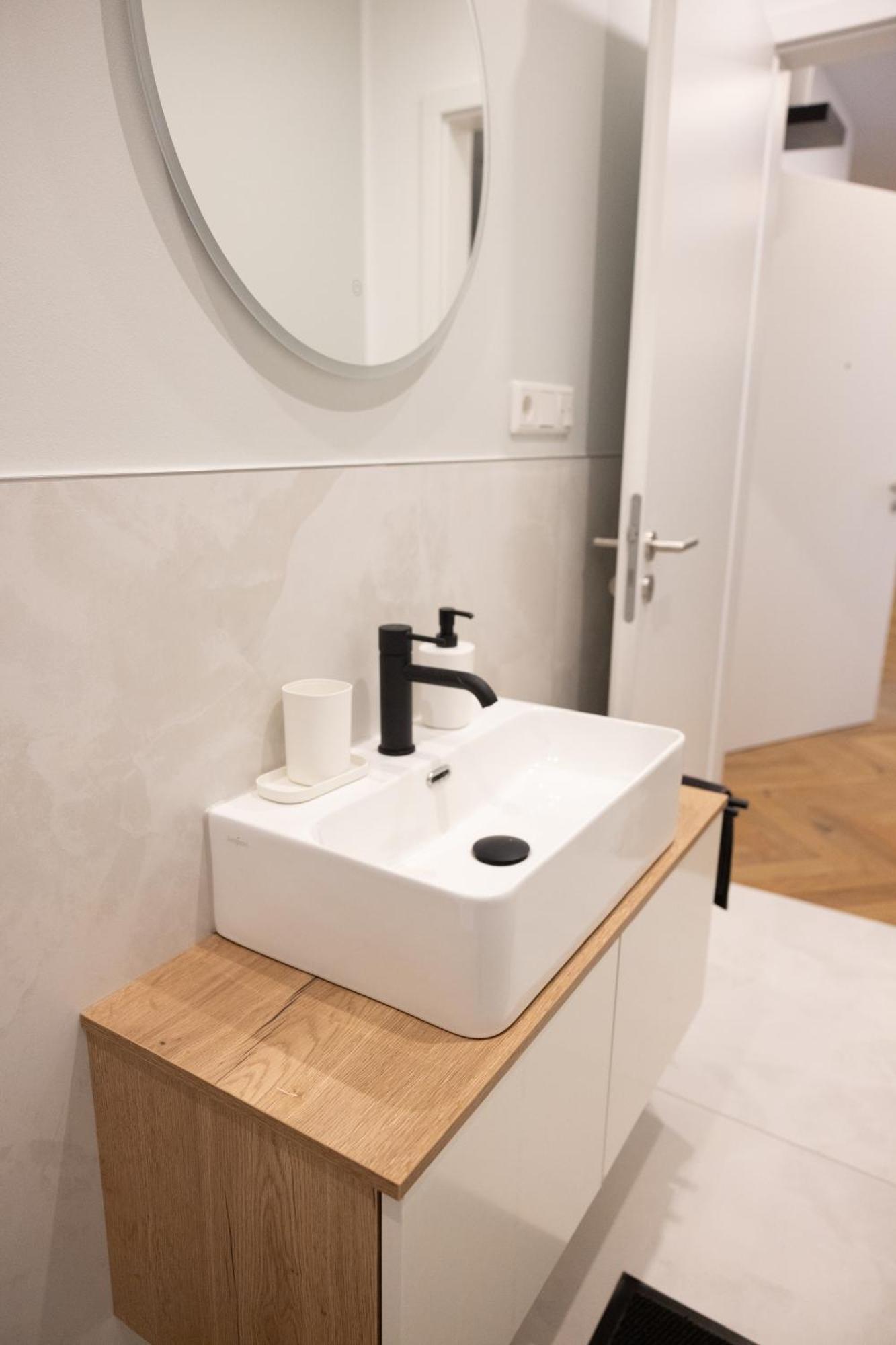 Neubau Apartment Mit Kamin Und Terrasse In Premium Lage Parkplatz Inklusive Билефельд Экстерьер фото